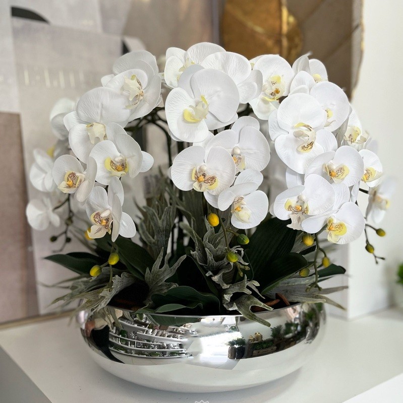 Arranjo de Orquídeas c/ 8 Hastes em Vaso de Vidro Prata Espelhado ::  Primavera Design